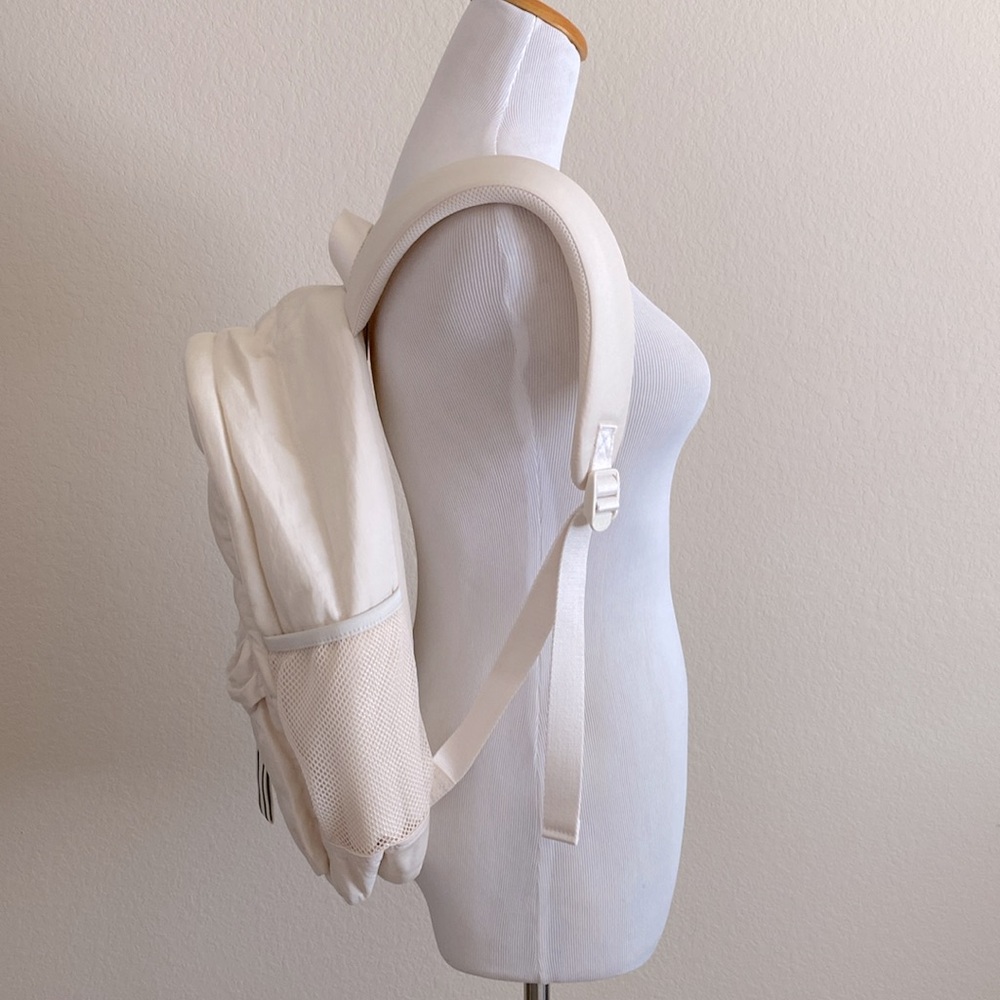 Victoria’s Secret Pink Quilted Puffer Backpack in White Shell - Picture 5 of 10